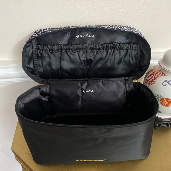 Victoria's Secret Bra Panty Lingerie Travel Case - Picture 5 of 9